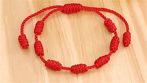 Pulsera roja 7 nudos: Porque es tan famosa y cómo se utiliza